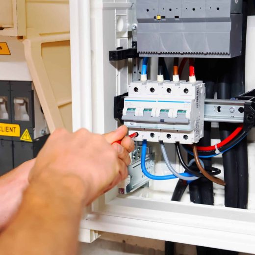 Installateur électrique résidentiel collectif dans le Var &amp; PACA